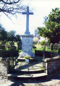 Charlwood war memorial cross © Anthony Bradbury, 2010
