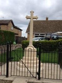 Henton war memorial &copy; Chinnor PC, 2013