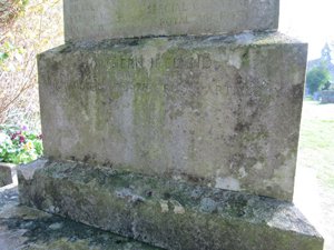 Wootton war memorial © Geoffrey Allen, 2011