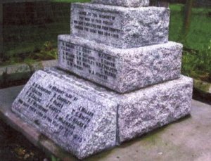 Holingbourne war memorial before work © Hollingbourne Parish Council, 2006