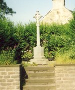 Dove Holes war memorial © WMT, 2002 Dove Holes war memorial © WMT, 2002