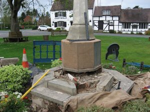 Sambourne war memorial © Sambourne PC, 2014