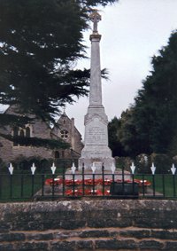 Offenham war memorial cross © Ron Bubb, 2010