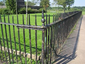 WM4180 Rickerby Par cenotaph in Carlisle railings before works © Carlisle City Council 2011