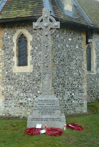 Kingsworthy war memorial © D Welstead, 2013