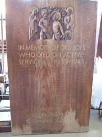 The memorial before conservation works &copy; Tameside Museums & Galleries Service, 2010