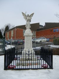 WM1271 Ratby memorial statue © Paul Sephton, 2012