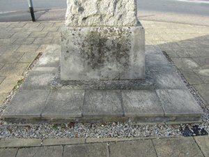 Ferring war memorial cross © J. Clarke, 2010