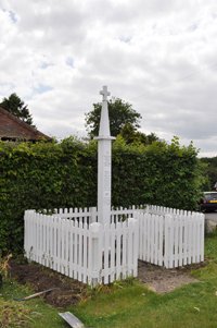 Wheeler End war memorial cross &copy; Ceri Jones, 2010