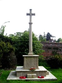 Woolhampton war memorial © Woolhampton PC, 2013