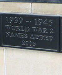 Buckhurst Hill war memorial © WMT 2006