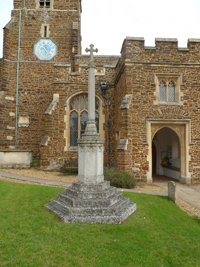 Ampthill memorial cross before works © WMT, 2013