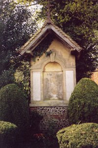 Ardeley war memorial with missing statue © WMT, 2002